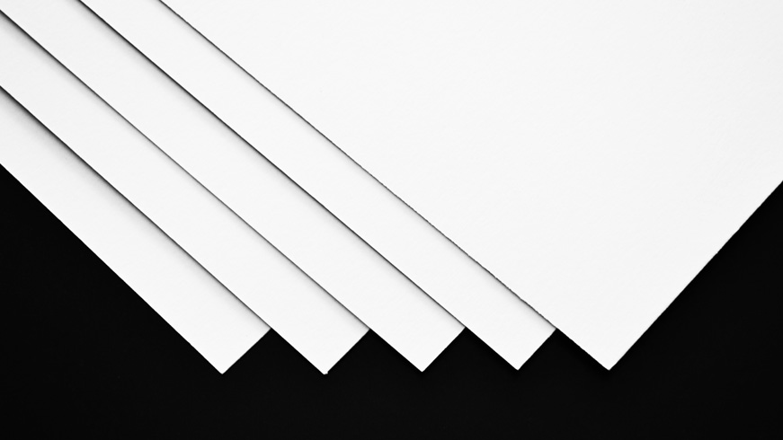 fogli di cartone bianco bianco